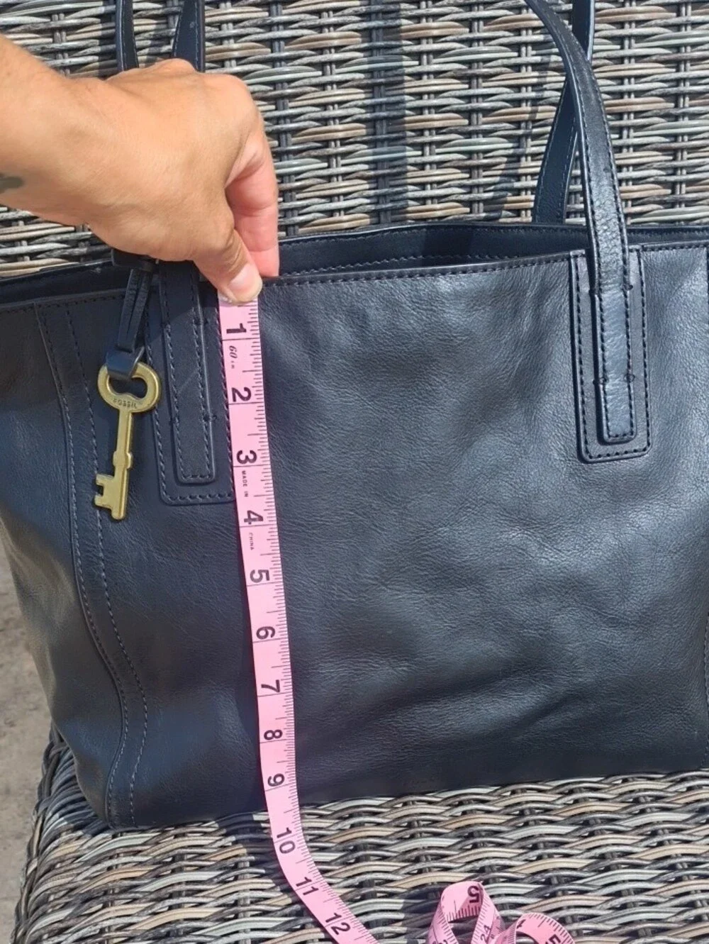 Fossil Tote In Black - Picture 5 of 11